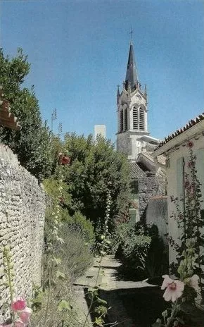Une venelle fleurie